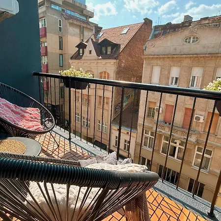 Cozy Aparts In The Heart Apartment